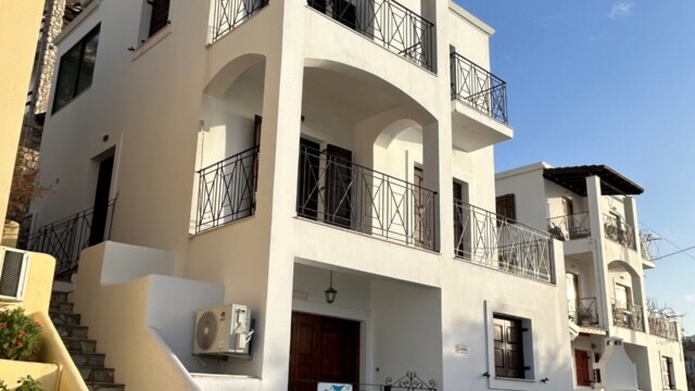 1st and 2nd floor 3 bed apartment